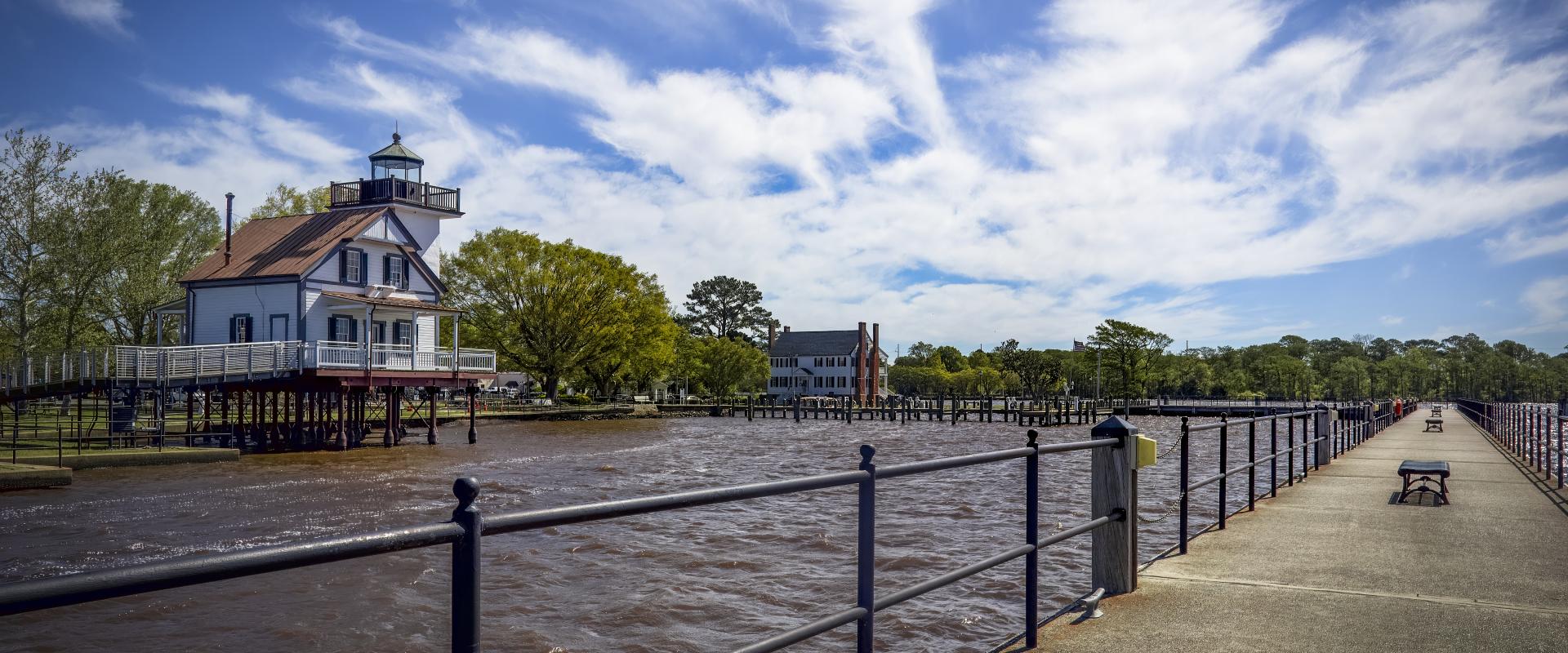 A photo of Edenton Harbor from the breakwater 